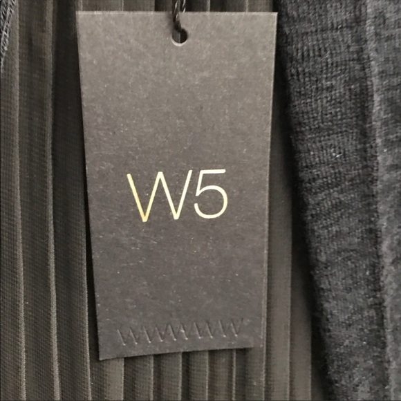 W5 Black Sweater with surprise Back Size M - Picture 5 of 6